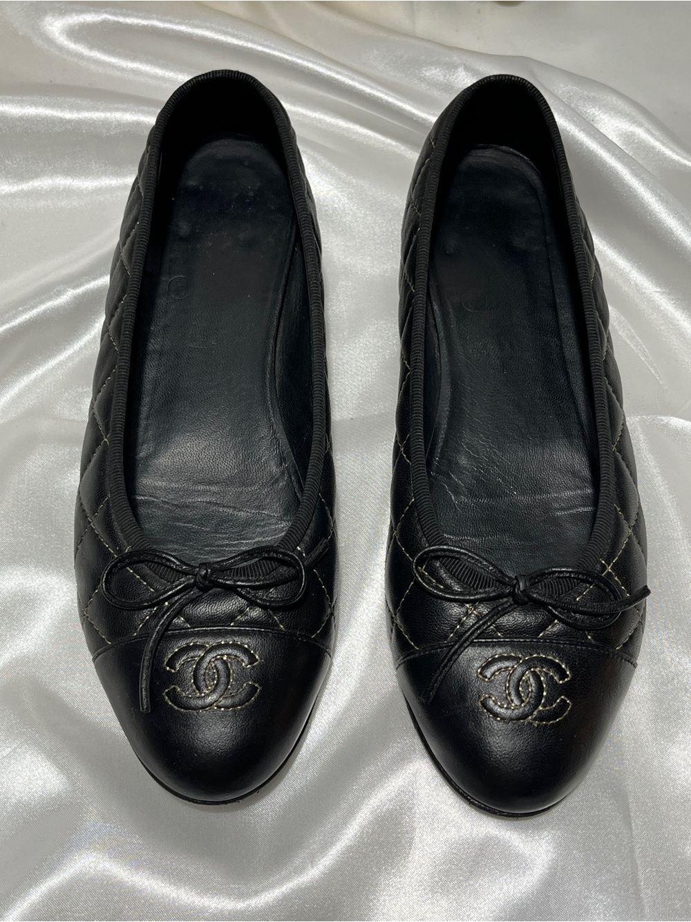 CHANEL Black Quilted Leather Ballet Flats with CC Logo